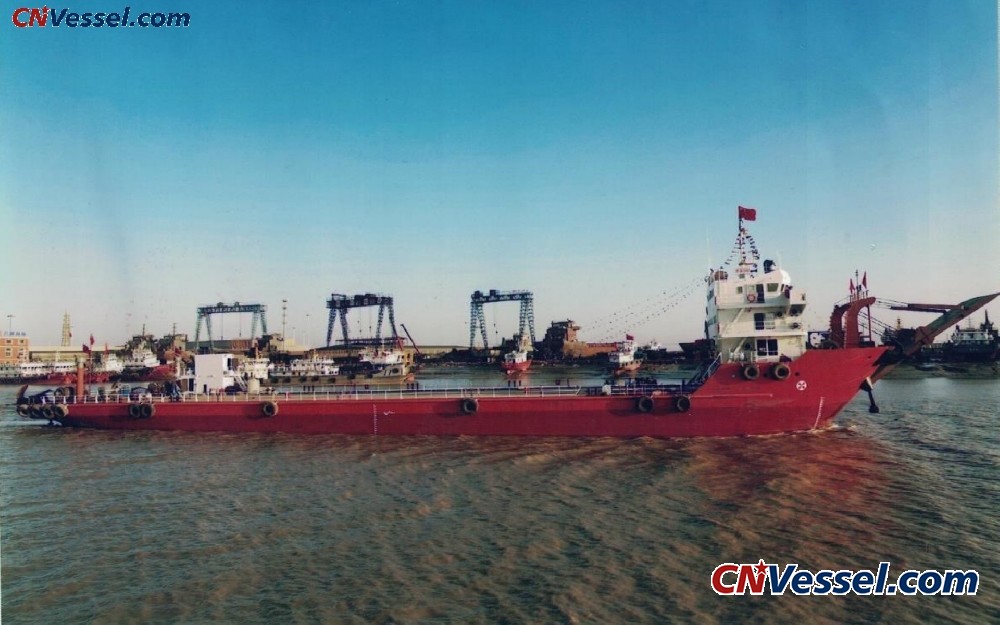 For Charter: 3,600 DWT Forward Wheelhouse Deck Barge