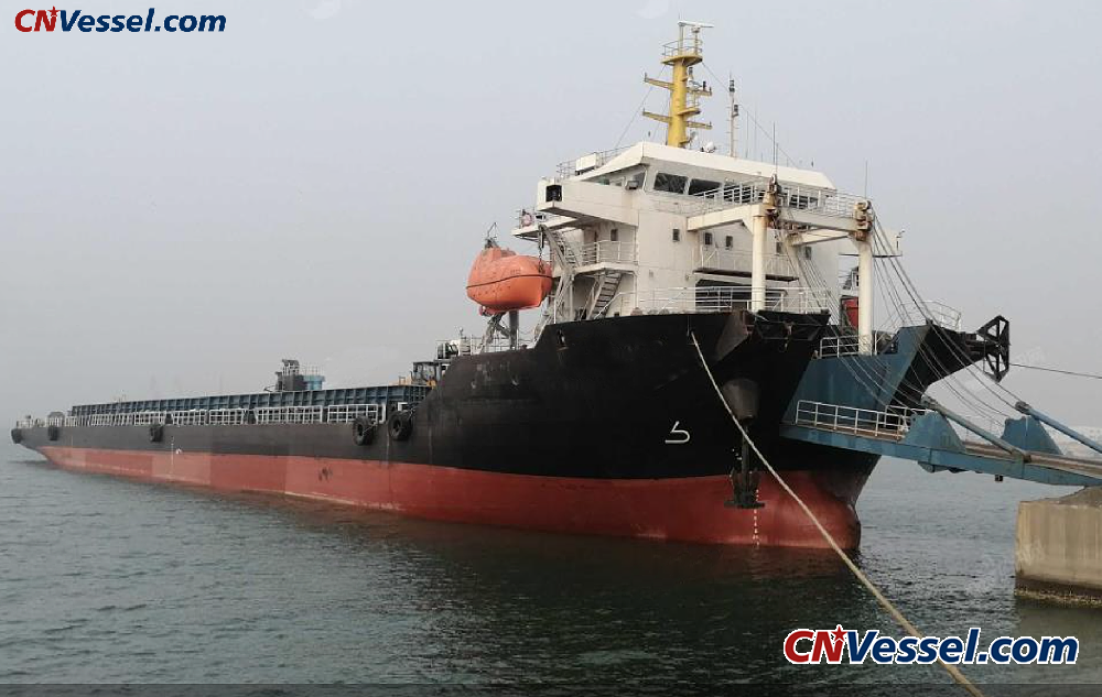 Rental of 22-meter 6500-ton deck barge with fore-steering gear