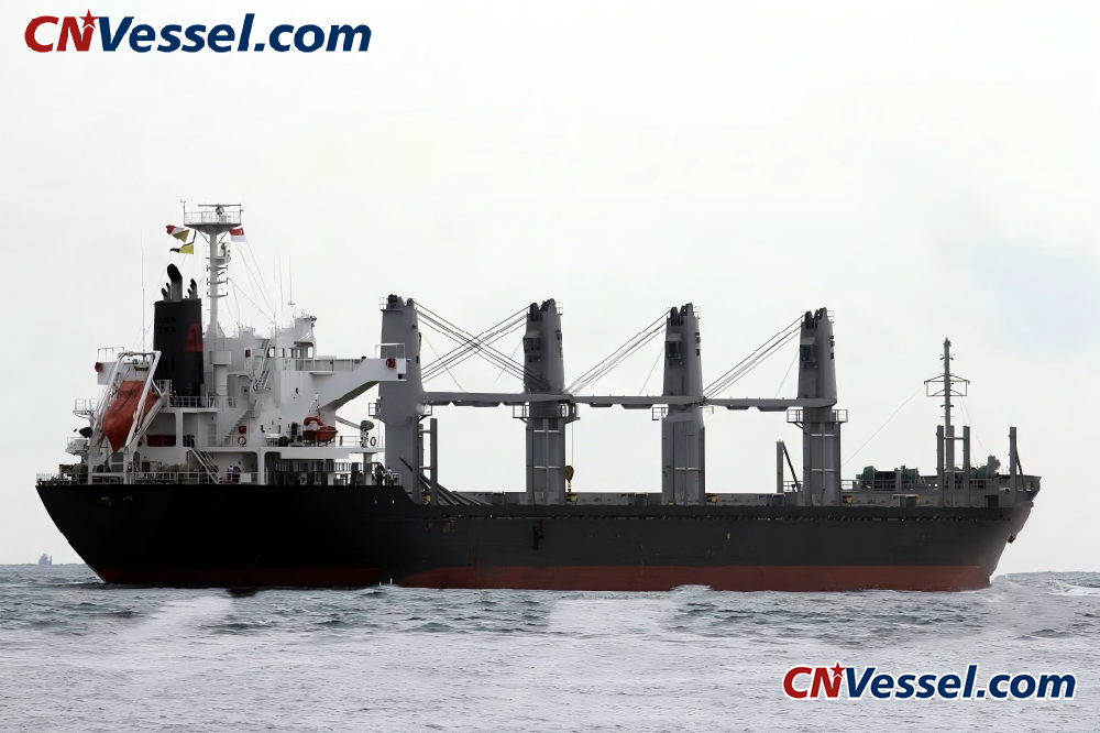 28,000 DWT Ocean-Going Bulk Carrier for Sale, Excellent Seaworthiness