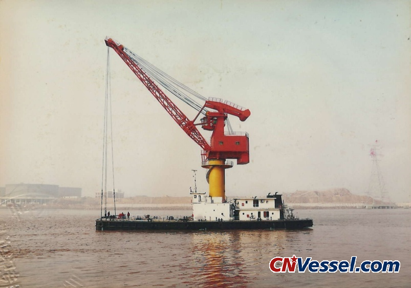 50-ton fully revolving floating crane for sale; all documentation is in order and ready for ownershi
