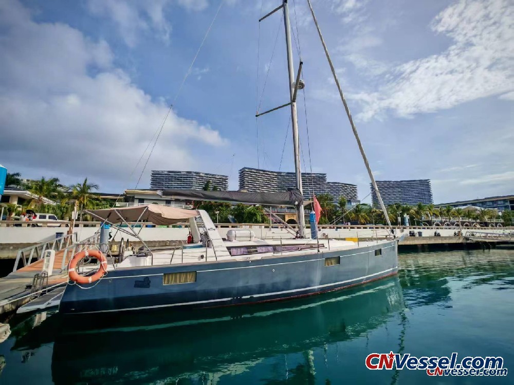 14-meter yacht for sale; suitable for both racing and leisure. Complete documentation; nationwide ti